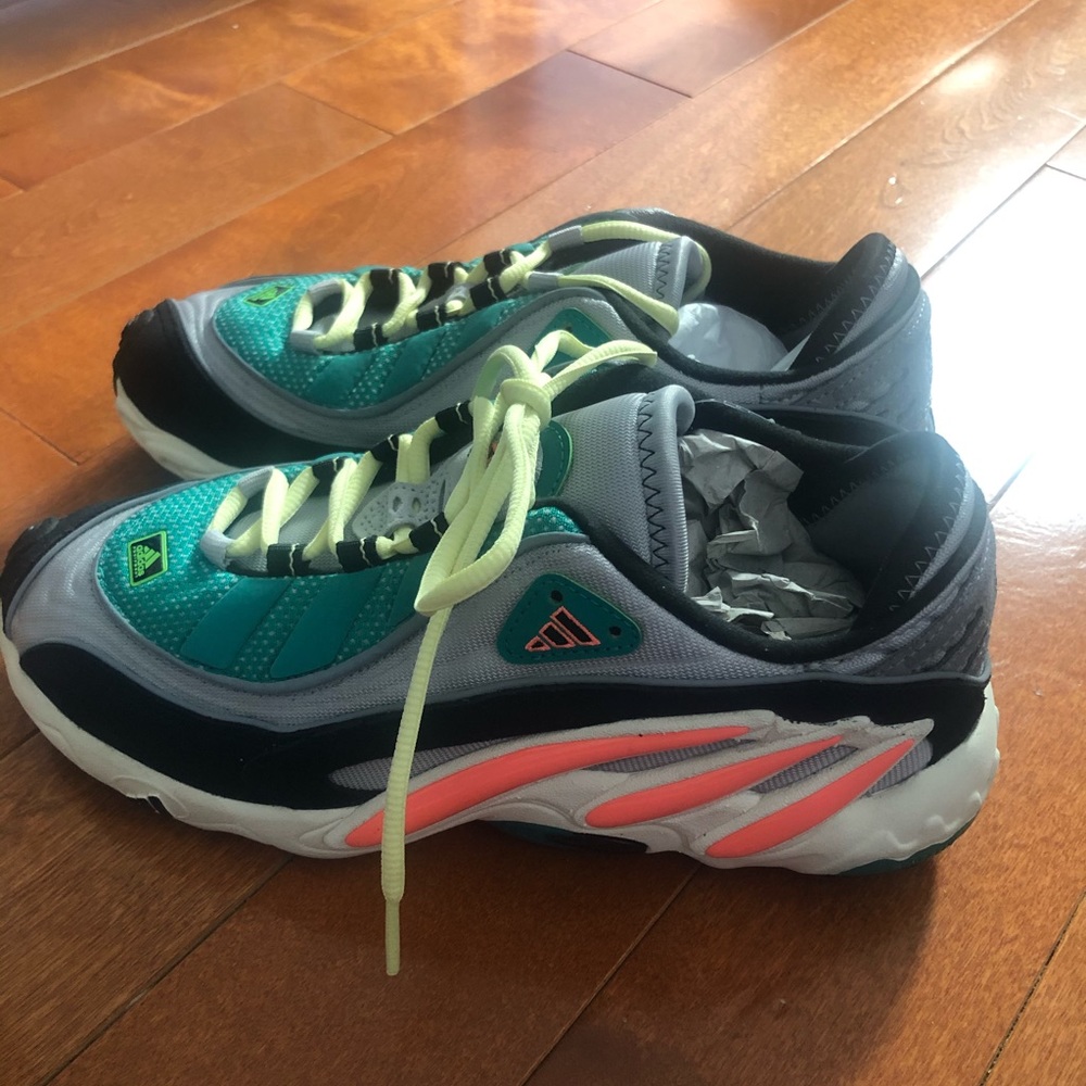 Adidas Solutions Sneakers ✨